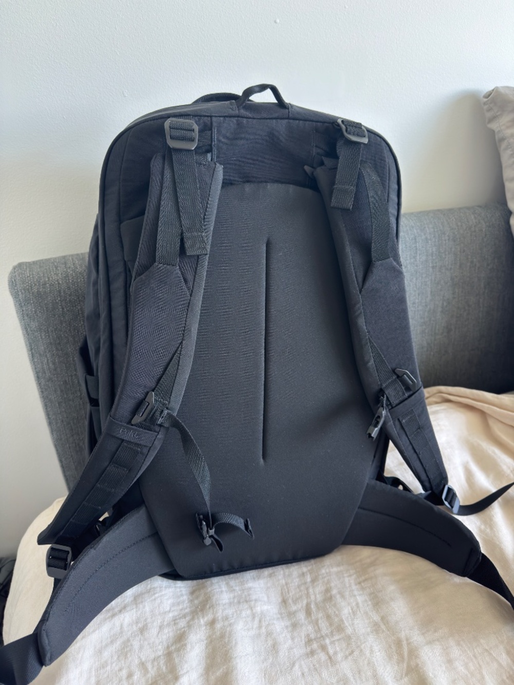 Pakt One Travel Backpack 35-40L, v3.1 - Picture 8 of 11